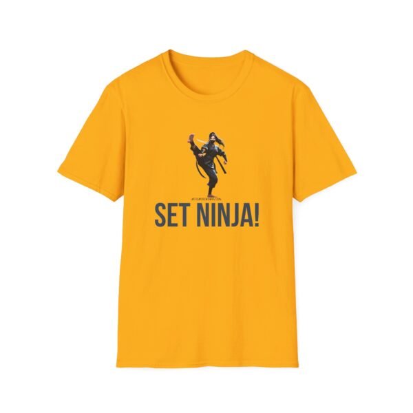 SET NINJA GIRL | Unisex Softstyle T-Shirt